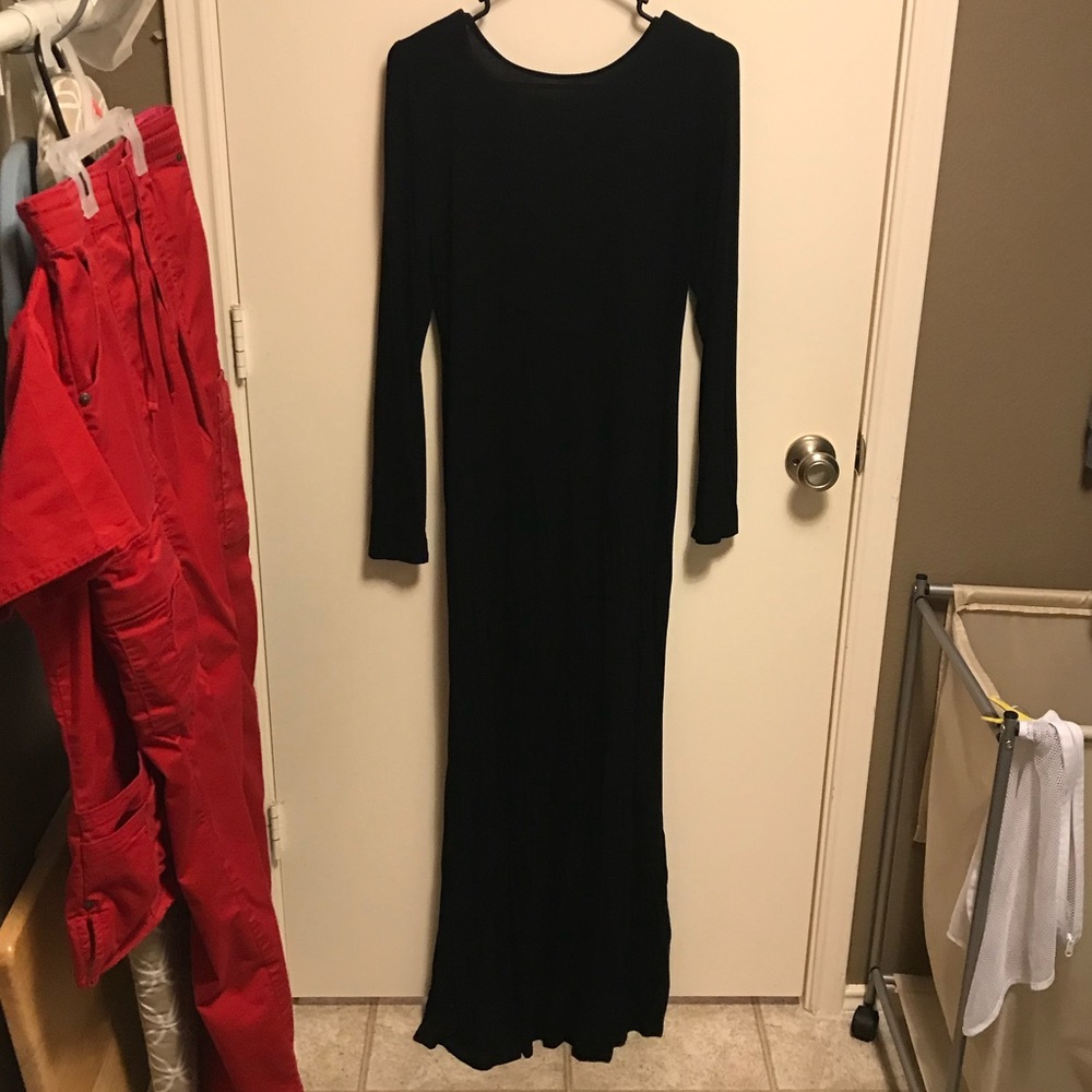 Black back-less long sleeve maxi